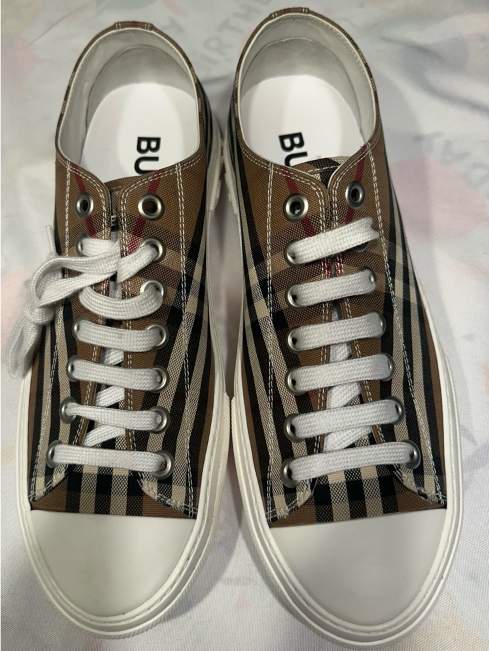 Burberry Men’s vintage low top sneaker size 43 dustbag NWOT